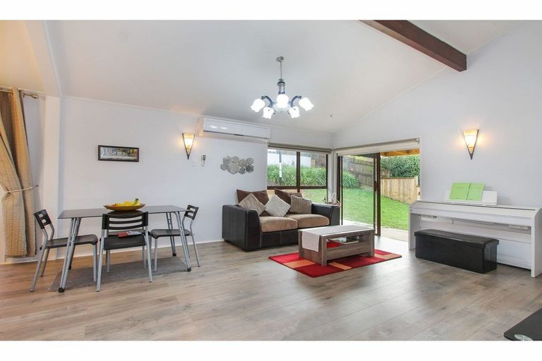 Photo of property in 2/6 Sovereign Place, Glenfield, Auckland, 0629