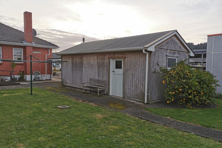 Photo of property in 70 Pine Avenue, Ebdentown, Upper Hutt, 5018