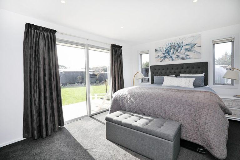 Photo of property in 28 Northside Drive, Waikiwi, Invercargill, 9810