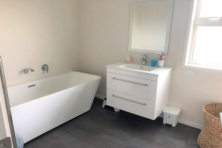 Photo of property in 15 Coutts Way, Fitzherbert, Palmerston North, 4410