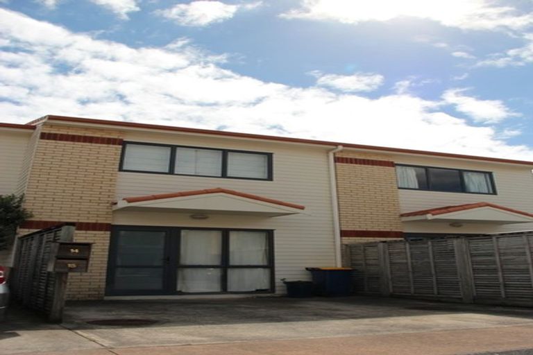 Photo of property in Tuscany Way, 15/3 Ambrico Place, New Lynn, Auckland, 0600