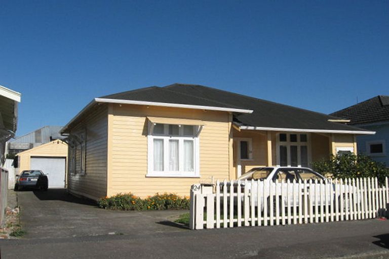 Photo of property in 24 Mcgiffert Street, Palmerston North, 4410