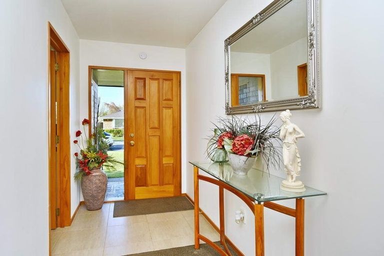 Photo of property in 2 Melford Close, Rangiora, 7400