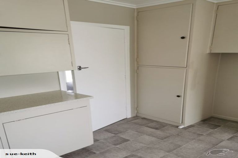 Photo of property in 2/27 Holland Road, Hillcrest, Auckland, 0627