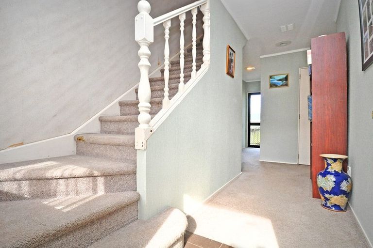 Photo of property in 2/37 Reeves Road, Pakuranga, Auckland, 2010