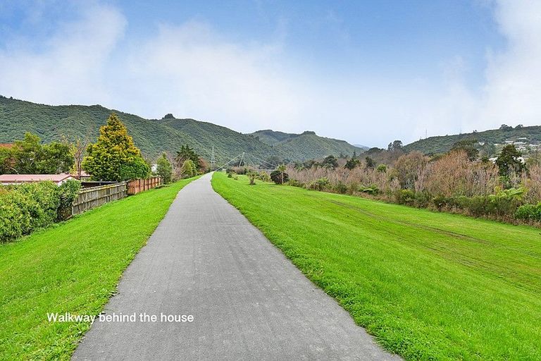 Photo of property in 22 Memphis Grove, Totara Park, Upper Hutt, 5018