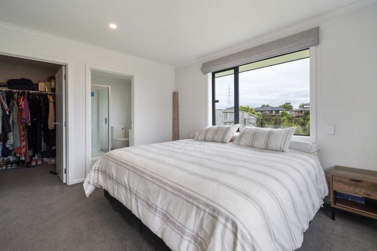 Photo of property in 21 Sardinia Grove, Fitzherbert, Palmerston North, 4410