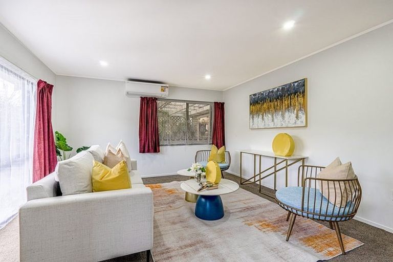 Photo of property in 1/2a Takapu Street, Henderson, Auckland, 0612