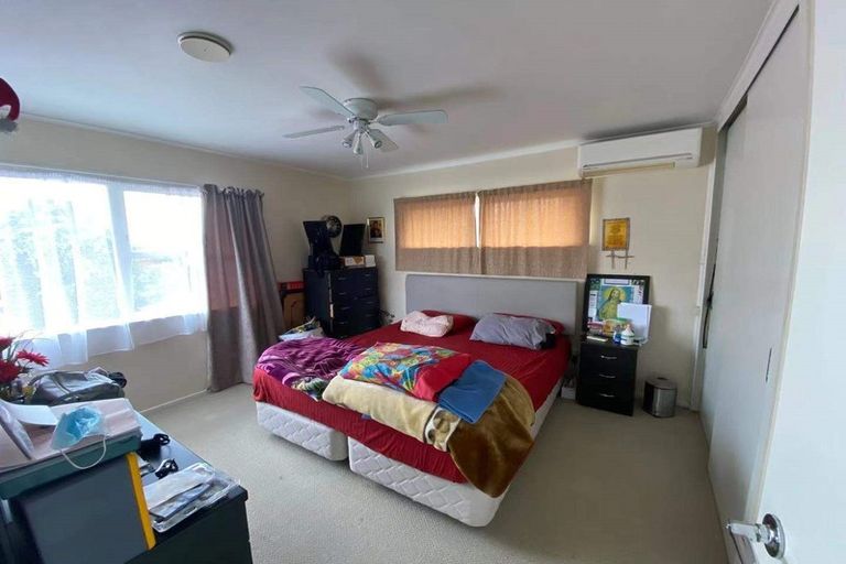 Photo of property in 90 Tirimoana Road, Te Atatu South, Auckland, 0602