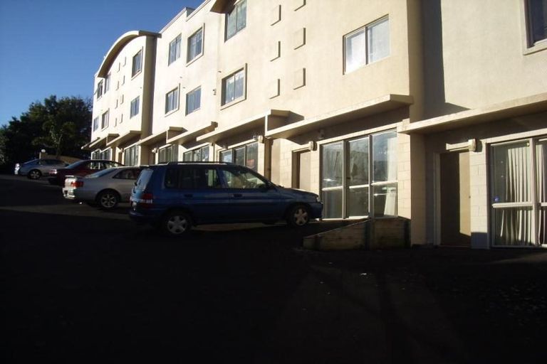 Photo of property in 2/268a Onewa Road, Birkenhead, Auckland, 0626