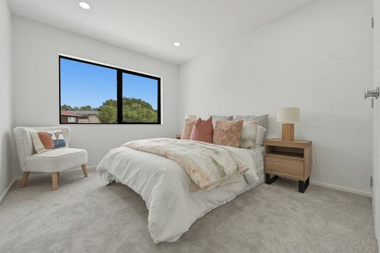 Photo of property in 16 Kirby Street, Glendene, Auckland, 0602