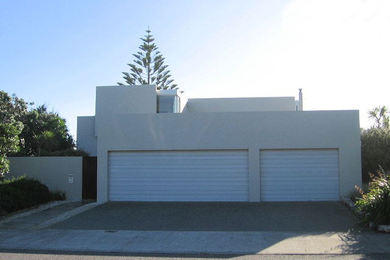 Photo of property in 97 Field Way, Waikanae Beach, Waikanae, 5036