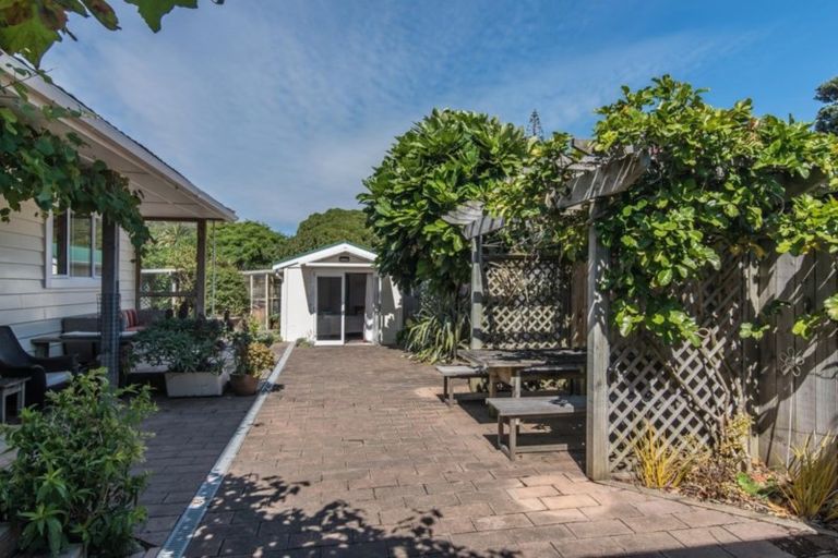 Photo of property in 8 Te Miti Street, Paekakariki, 5034