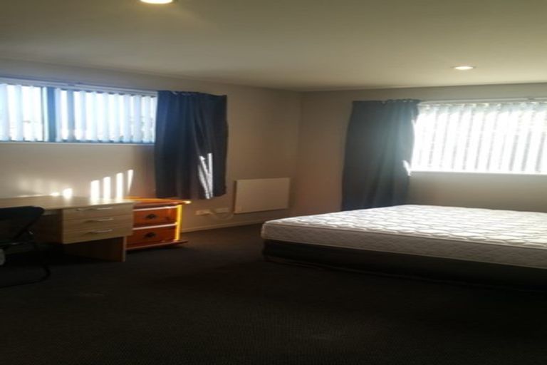 Photo of property in 100 Rattray Street, Riccarton, Christchurch, 8041