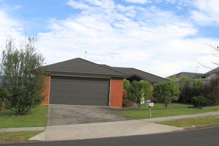 Photo of property in 13 Hollinger Place, Nawton, Hamilton, 3200