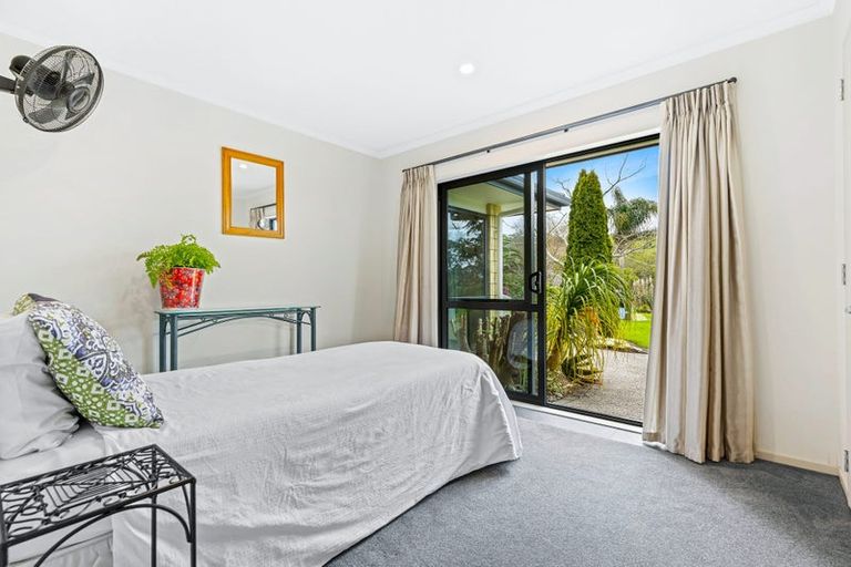 Photo of property in 41 Whangaparaoa Road, Red Beach, 0932