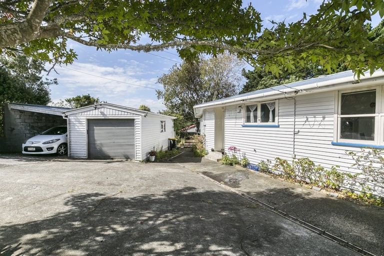 Photo of property in 38 Davidson Crescent, Tawa, Wellington, 5028