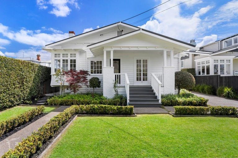 Photo of property in 44 Princes Street, Northcote Point, Auckland, 0627