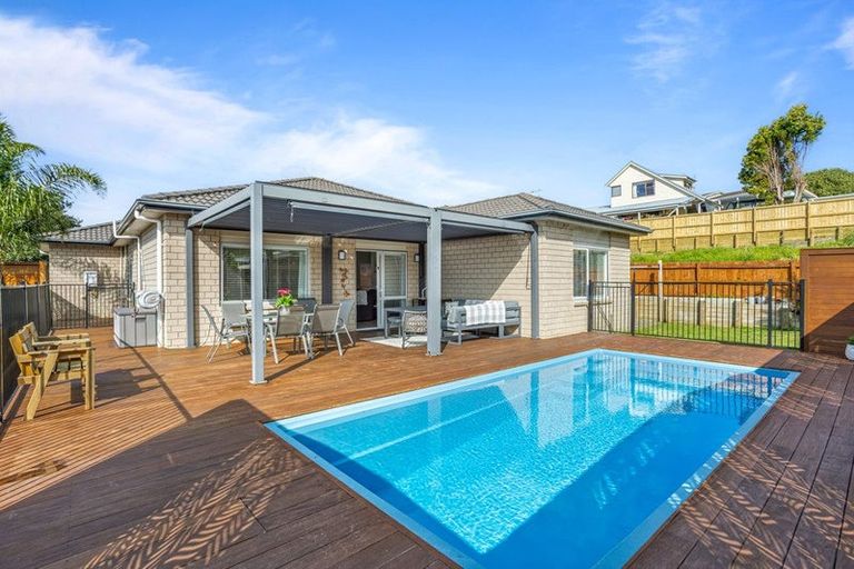 Photo of property in 32 Rishworth Avenue, Stanmore Bay, Whangaparaoa, 0932