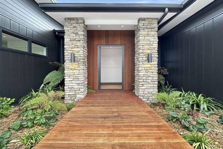 Photo of property in 8 Broadleaf Way, Kinloch, Taupo, 3377