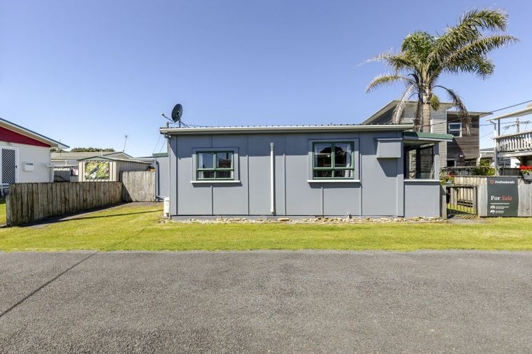 Photo of property in 59 Fifth Avenue, Urenui, 4377