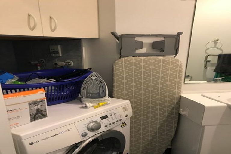 Photo of property in Terrace Tower Apartments, 3a/126 The Terrace, Wellington Central, Wellington, 6011