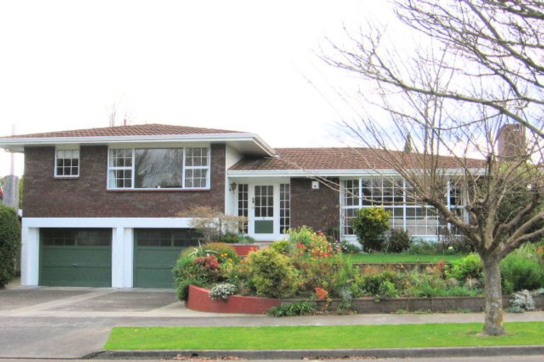 Photo of property in 6 Hind Place, Hokowhitu, Palmerston North, 4410