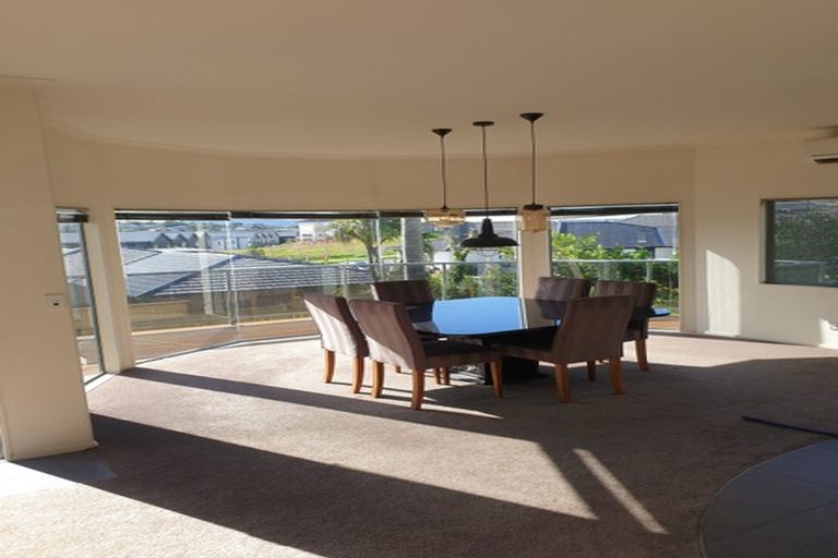 Photo of property in 92 Whangaparaoa Road, Red Beach, 0932