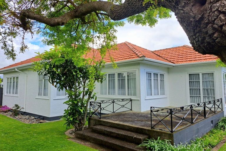 Photo of property in 100 Weraroa Road, Levin, 5510