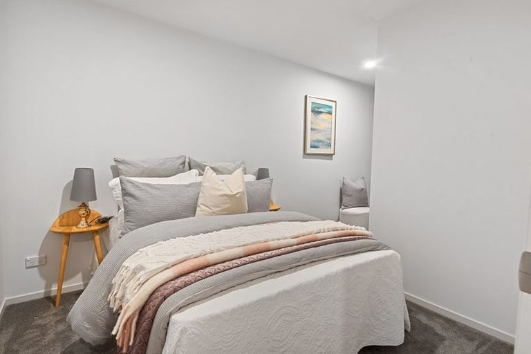 Photo of property in 2d Fowler Street, Northcote, Auckland, 0627