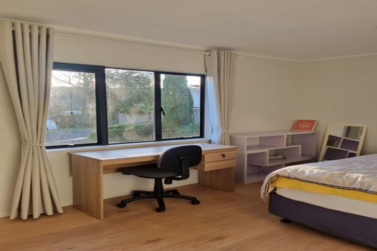 Photo of property in 1/73 Athena Drive, Totara Vale, Auckland, 0629