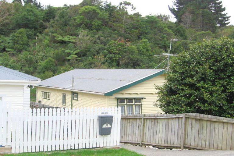 Photo of property in 28 Lincoln Avenue, Tawa, Wellington, 5028