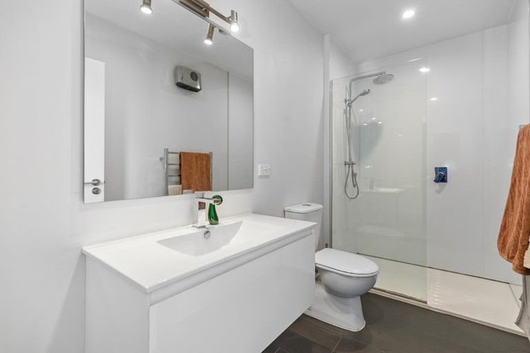 Photo of property in 45 Dart Place, Fernhill, Queenstown, 9300