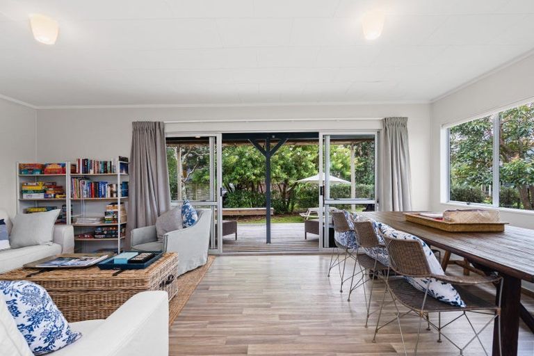 Photo of property in 8 Ringer Avenue, Matapouri, Whangarei, 0173