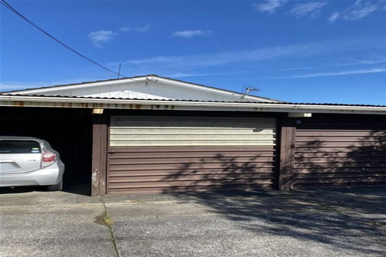 Photo of property in 2/16 Northall Road, New Lynn, Auckland, 0600