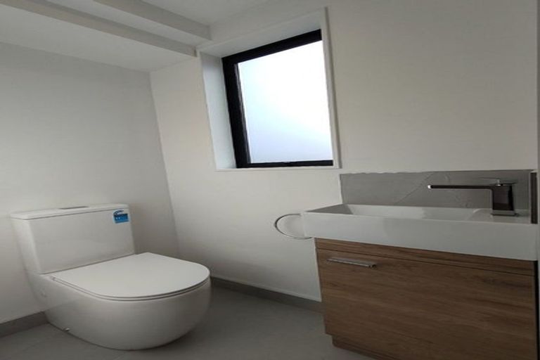 Photo of property in 1/7 Peverill Crescent, Papatoetoe, Auckland, 2025