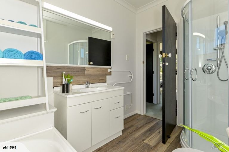 Photo of property in 1 Buick Crescent, Awapuni, Palmerston North, 4412