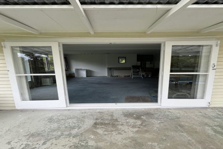 Photo of property in 1/195 Godley Road, Titirangi, Auckland, 0604