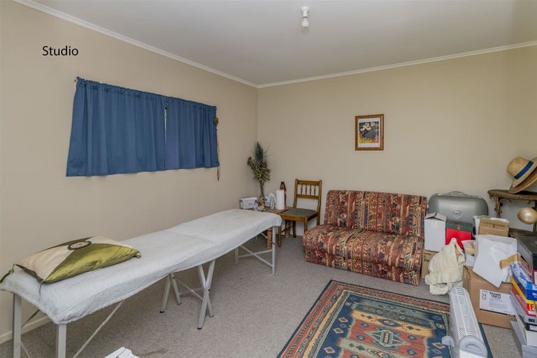 Photo of property in 14 Kawiu Road, Levin, 5510