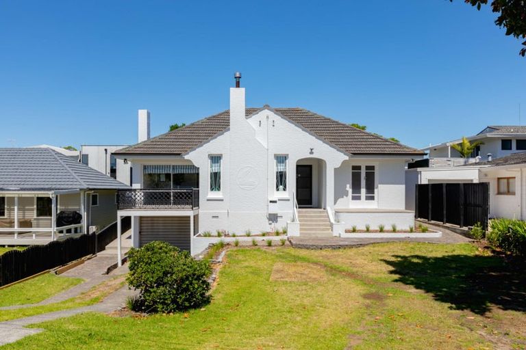 Photo of property in 4 Pitau Road, Mount Maunganui, 3116