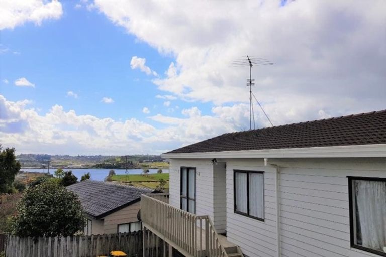 Photo of property in 1/24 Barbados Drive, Unsworth Heights, Auckland, 0632