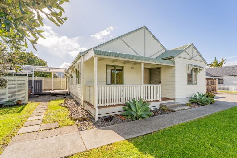Photo of property in 11 Cholmondeley Crescent, Whitianga, 3510