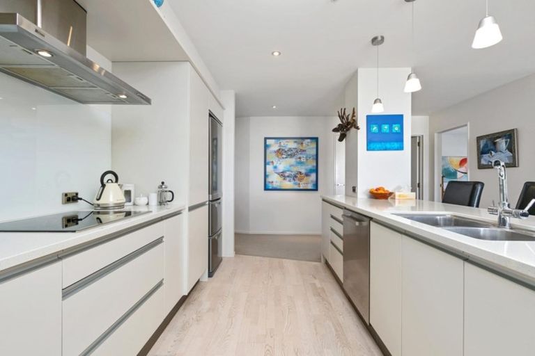 Photo of property in Vivaldi Apartments, 9/48 Marine Parade, Mount Maunganui, 3116