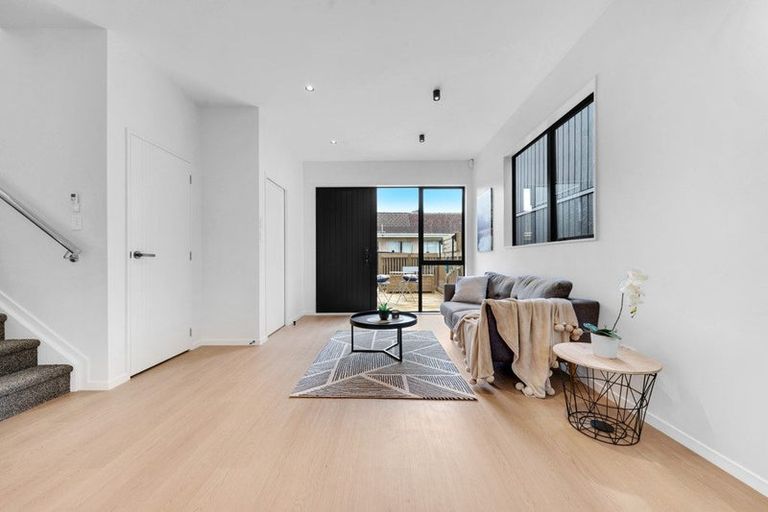 Photo of property in 23c Wanaka Place, Pakuranga Heights, Auckland, 2010