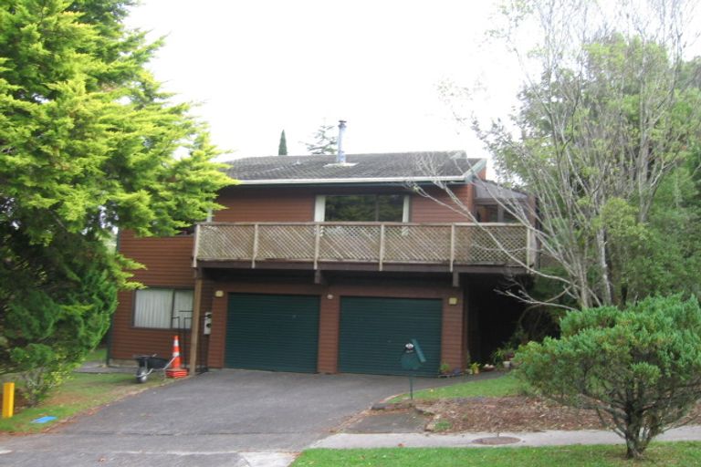 Photo of property in 17 Holyoake Place, Chatswood, Auckland, 0626