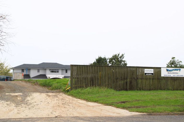 Photo of property in 40 Cockle Bay Road, Cockle Bay, Auckland, 2014