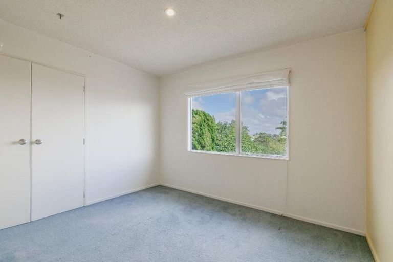 Photo of property in 28 Drome View Place, Beach Haven, Auckland, 0626