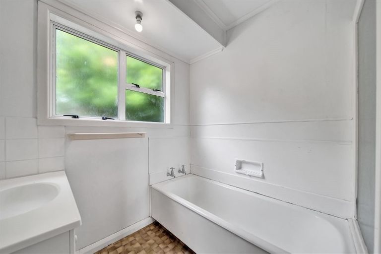 Photo of property in 11 Gordon Street, Glen Avon, New Plymouth, 4312