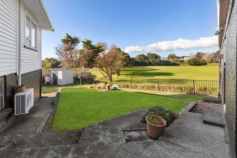 Photo of property in 18 Endeavour Street, Marfell, New Plymouth, 4310