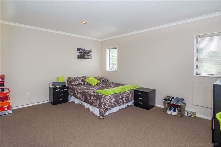 Photo of property in 12 Ronald Scott Grove, Riverstone Terraces, Upper Hutt, 5018